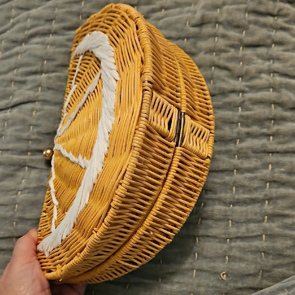 New, Handcrafted, Tan and White, Lemon-Shaped Woven Clutch - Picture 6 of 7